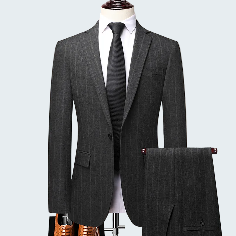 MEN'S PINSTRIPED SUIT WITH LARGE-SIZE PANTS