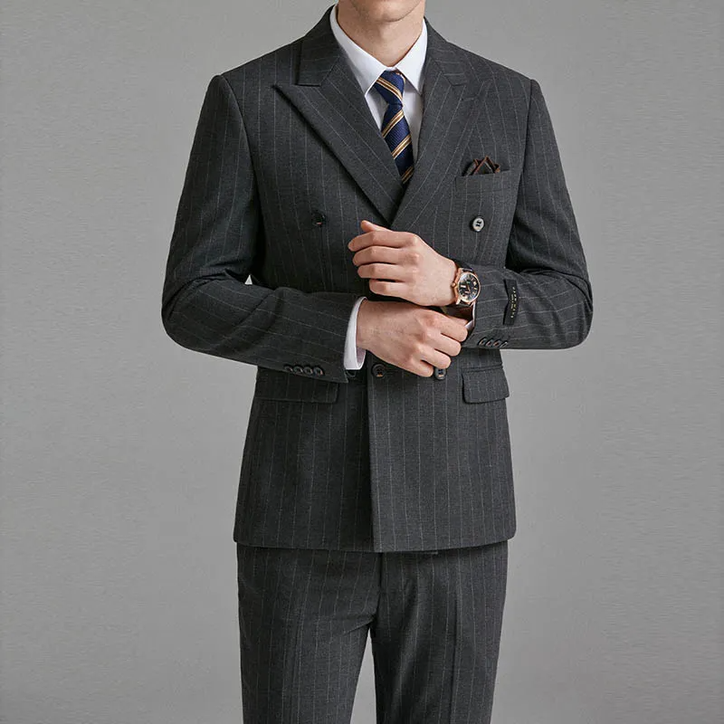 MEN'S PINSTRIPE DOUBLE-BRESASTED SUIT