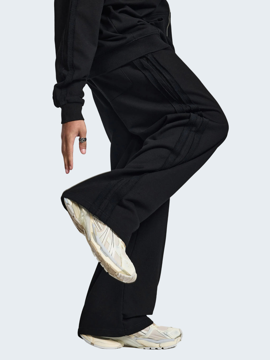 CONTRAST TRIM STRAIGHT SWEATPANTS