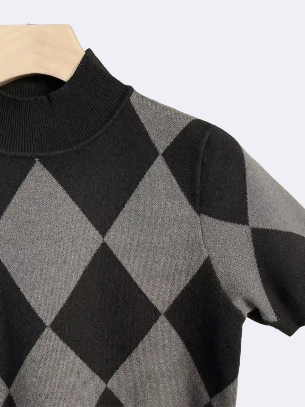 MEN'S TWO -TONE DIAMOND PRINT KNIT TOP