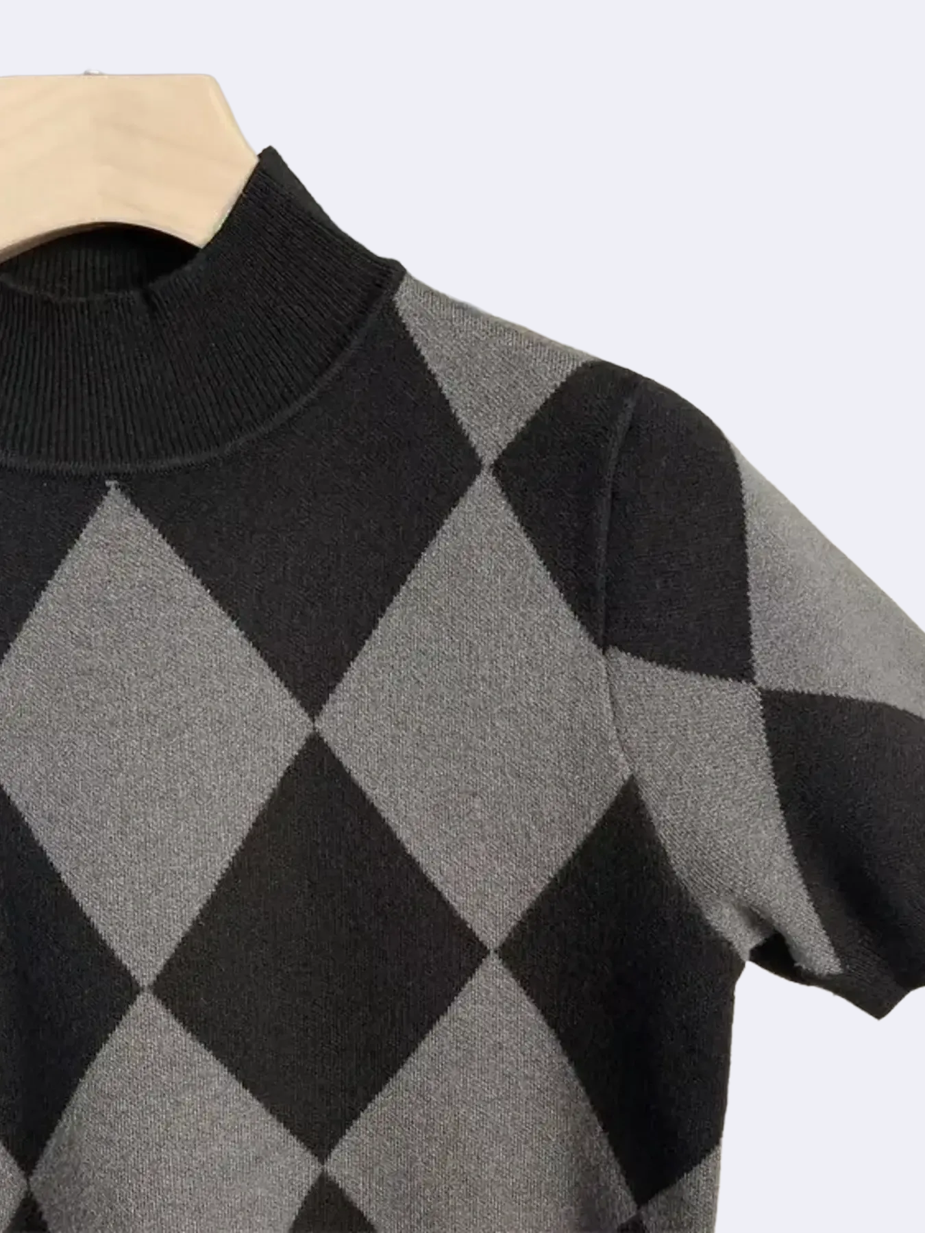 MEN'S TWO -TONE DIAMOND PRINT KNIT TOP