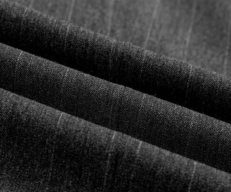 MEN'S PINSTRIPE DOUBLE-BRESASTED SUIT